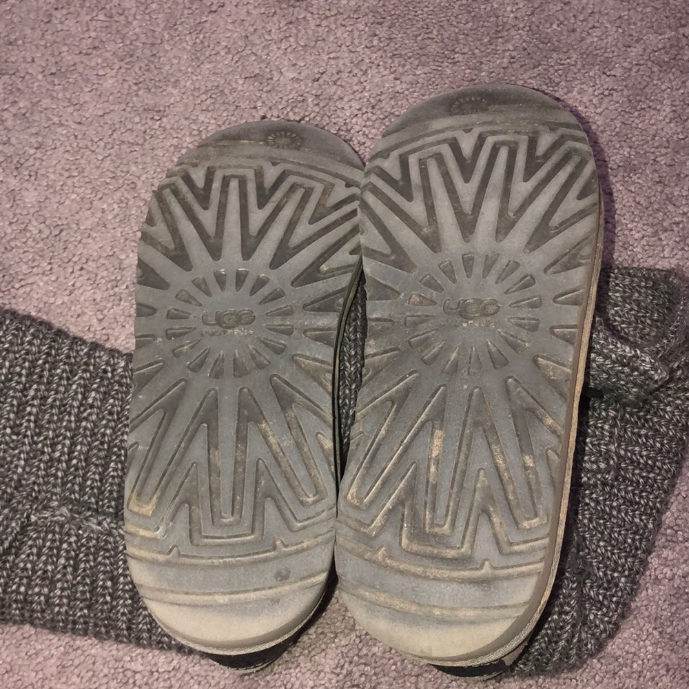 Gray uggs that can be rolled up or down - Picture 5 of 7